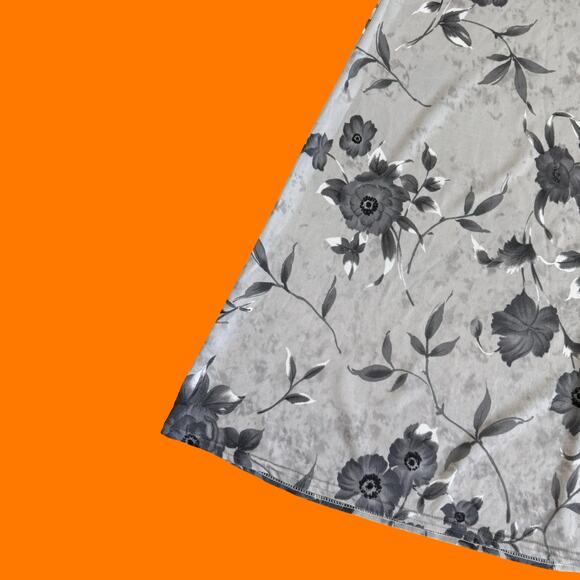 90's vintage gray whimsigoth floral maxi skirt SMALL MEDIUM - Picture 2 of 5